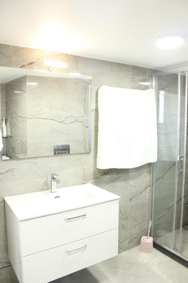Leva'S Apartments Саранда Екстер'єр фото